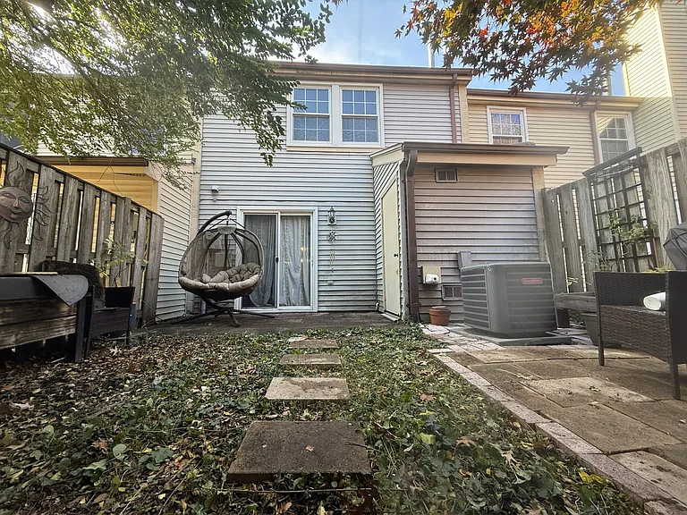 Grisby House Ct — Photo 12