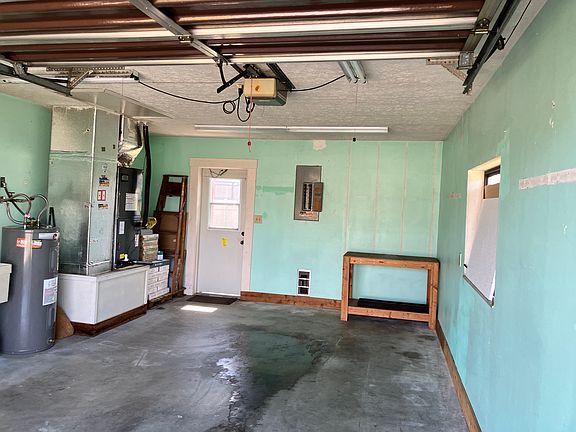 4th image of 20325 Ladner Ave
