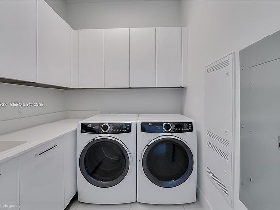 3rd image of 153 N Seabreeze Blvd #4