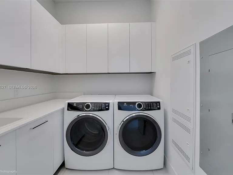 153 N Seabreeze Blvd #4 — Photo 3