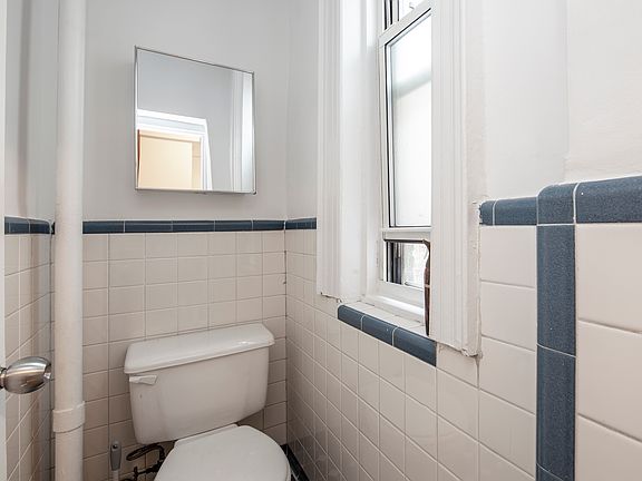 4th image of 229 E 11th St #5