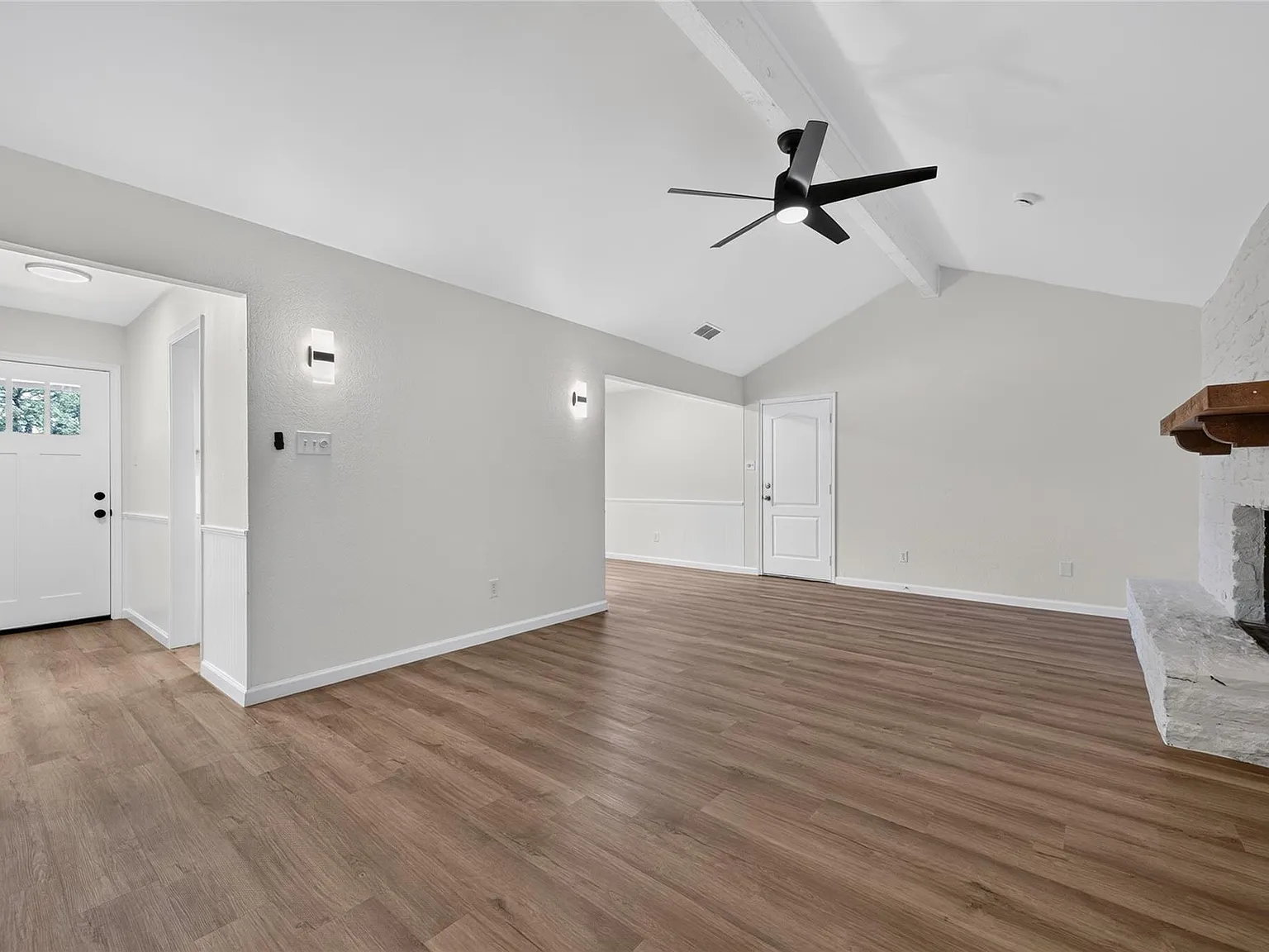 4 bed, 2.0 bath, 1403 sqft, $2,195 — Photo 4