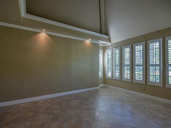 5th image of 5223 Maple Terrace Dr