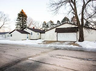 312 4th St SE, Hankinson, ND 58041