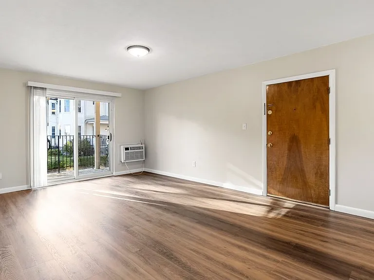 87 Cedar St #5 — Photo 13