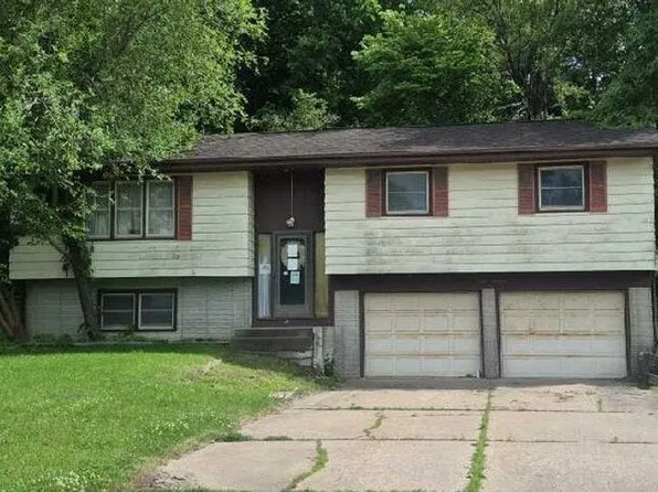 119 E 3rd Ave, Coal Valley, IL 61240