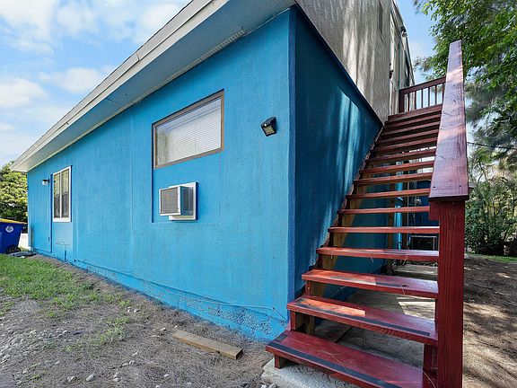 3rd image of 3166 SE Hawthorne St