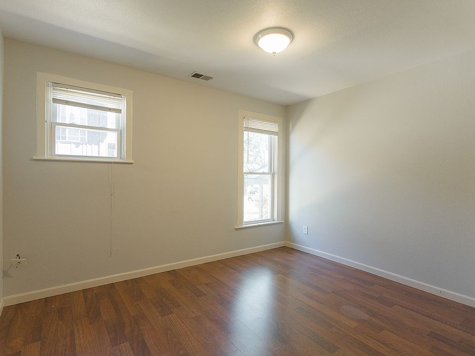 1611 9th Street Bedroom