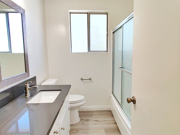 4th image of 12737 Moorpark St #16