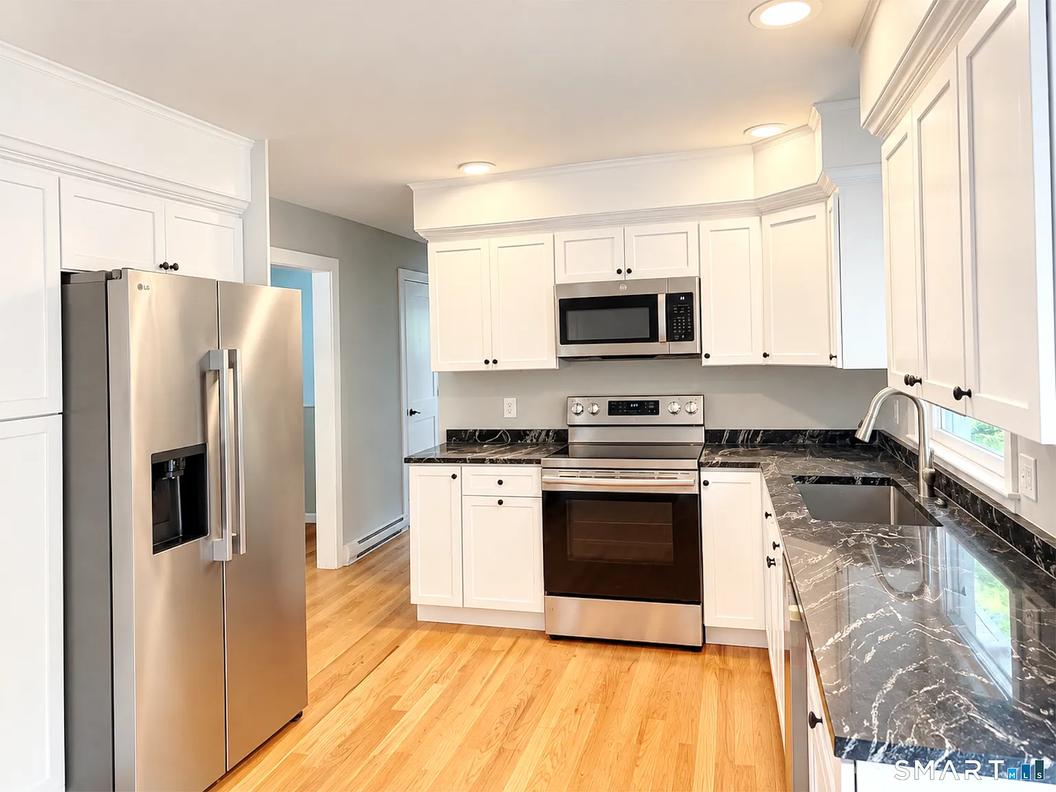 2 bed, 1.0 bath, 1060 sqft, $2,750 — Photo 4