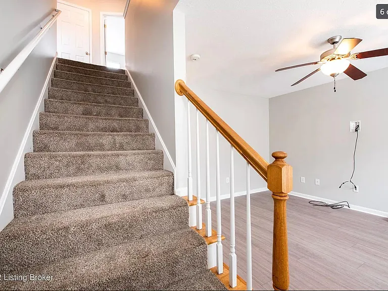 402 Clare Ln #402 — Photo 21