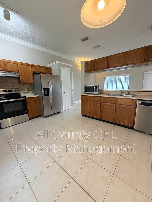 3 bed, 2.0 bath, 1214 sqft, $2,100 — Photo 3