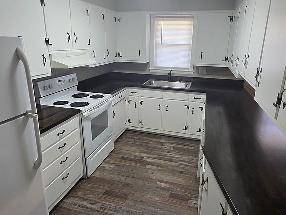 3rd image of 1622 Sunset Dr