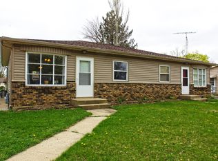 1918 Sheila St, Woodstock, IL 60098