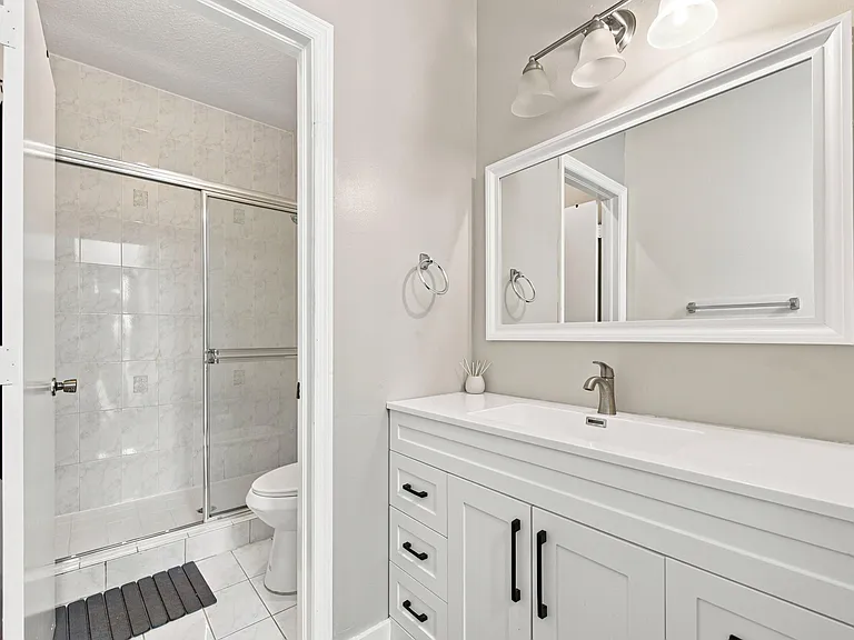732 SW 106th Ave #2011 — Photo 27
