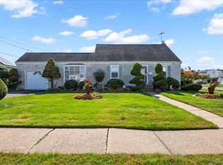 3520 Mallard Rd, Levittown, NY 11756