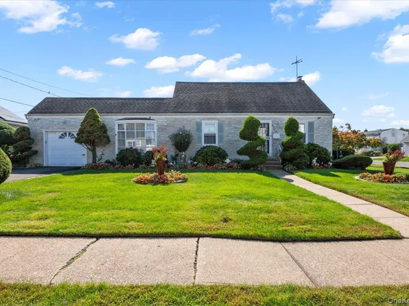 3520 Mallard Road, Levittown, NY 11756