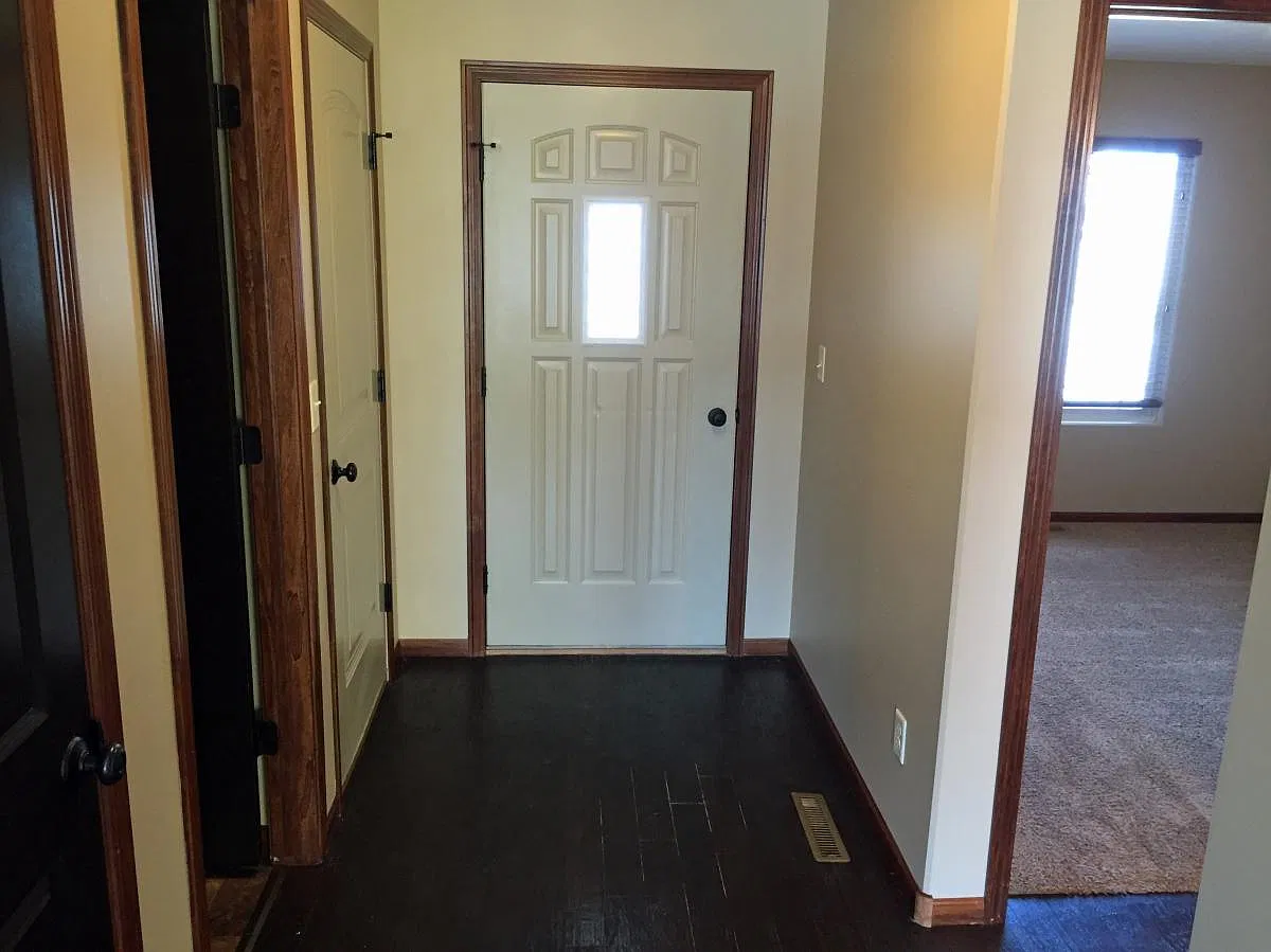 3 bed, $2,000 — Photo 2