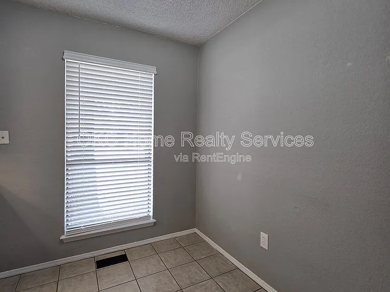 6713 Lyrewood Ln — Photo 5