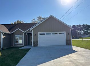 820 4th Ave NW, Waukon, IA 52172