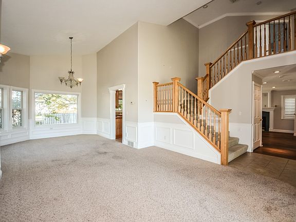 3rd image of 330 Spyglass Cir