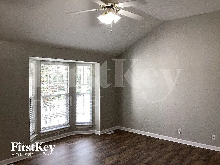 1362 Archer Pl — Photo 3