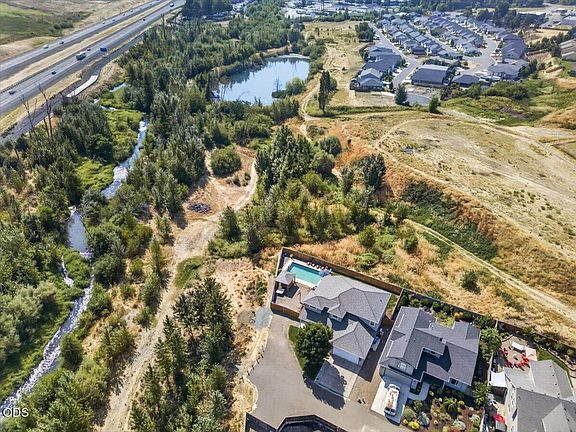 3rd image of 232 Willow Springs Dr