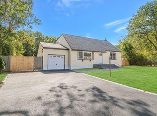 36 Peeker Ave, Mastic Beach, NY 11951