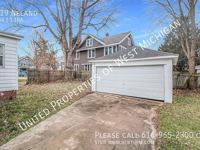 819 Neland Ave SE — Photo 17