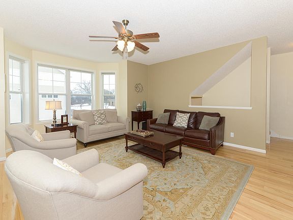 4th image of 3178 Lexington Avenue N