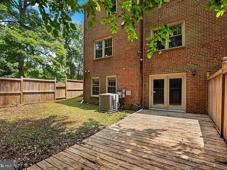 11426 Dorchester Ln — Photo 33