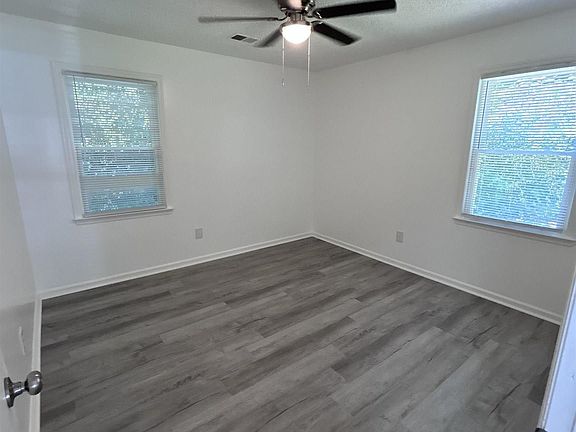 3rd image of 805 Central Dr