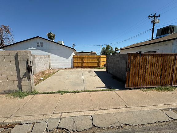 2nd image of 157 W Juniper St #2