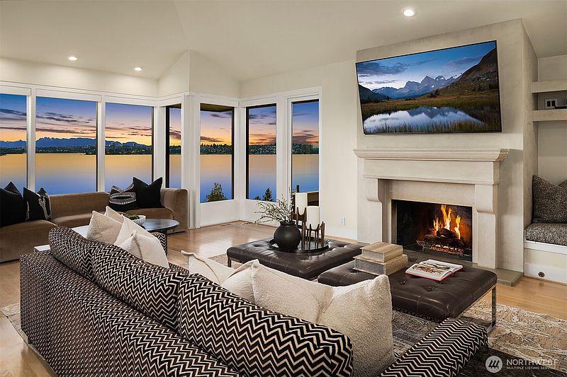 4th image of 3223 Evergreen Point Road