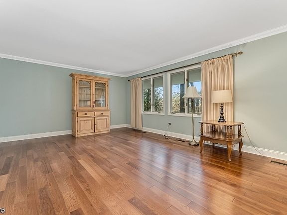 4th image of 296 Andersen Rd
