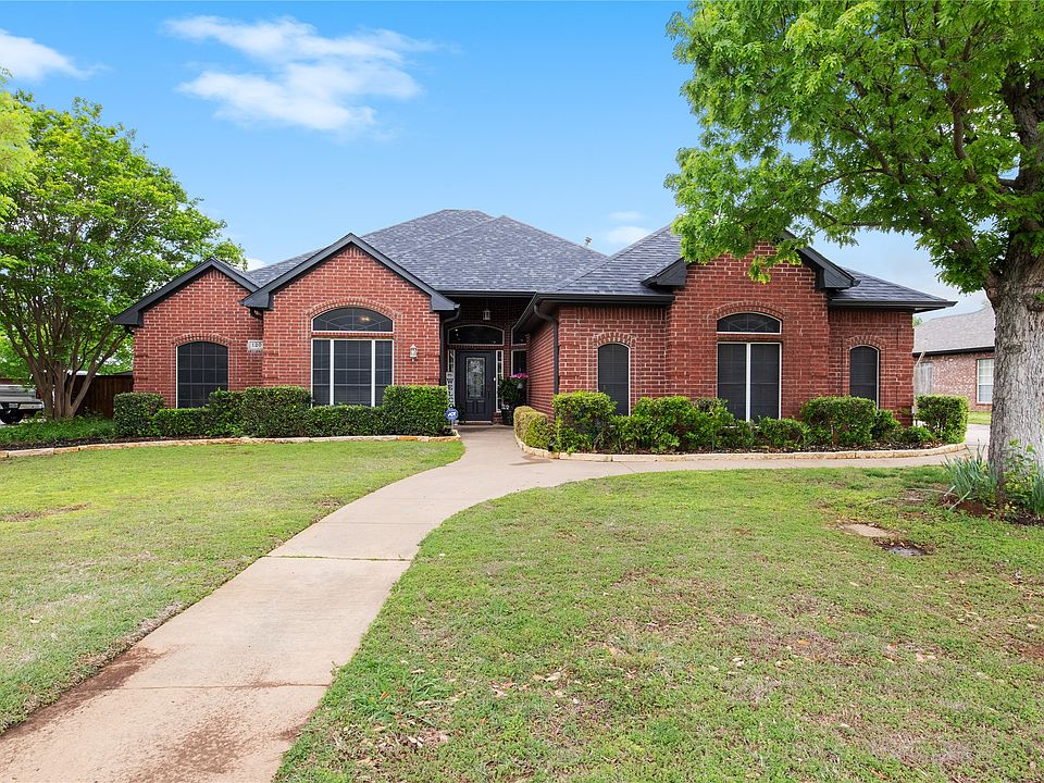 1st image of 120 Ginger Dr