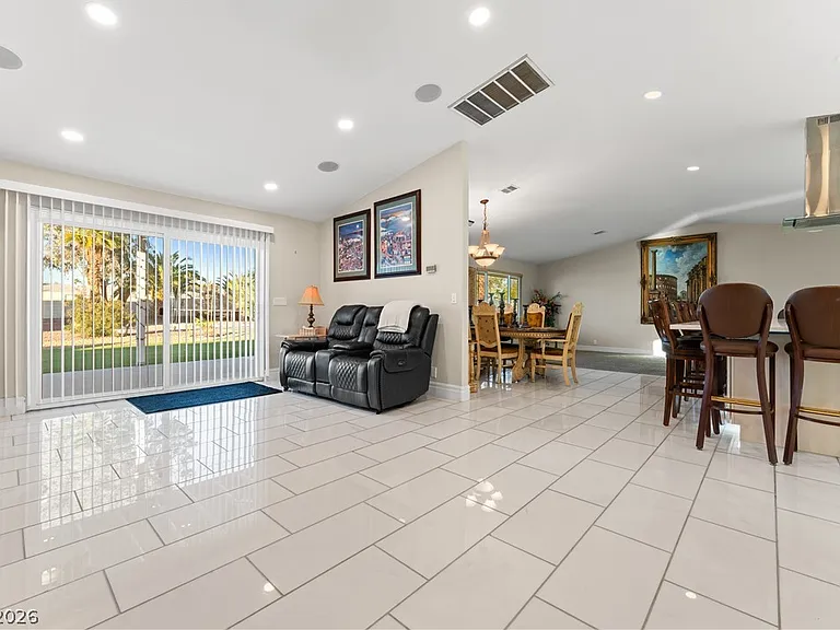 6808 Obannon Dr — Photo 8
