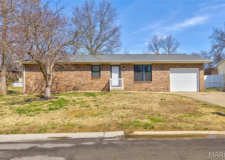 1st image of 1042 Hillcrest Dr
