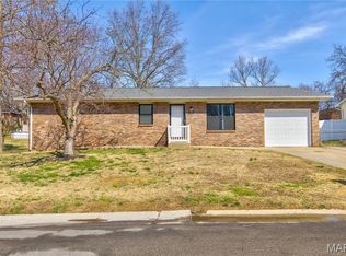 1042 Hillcrest Dr, East Alton, IL 62024