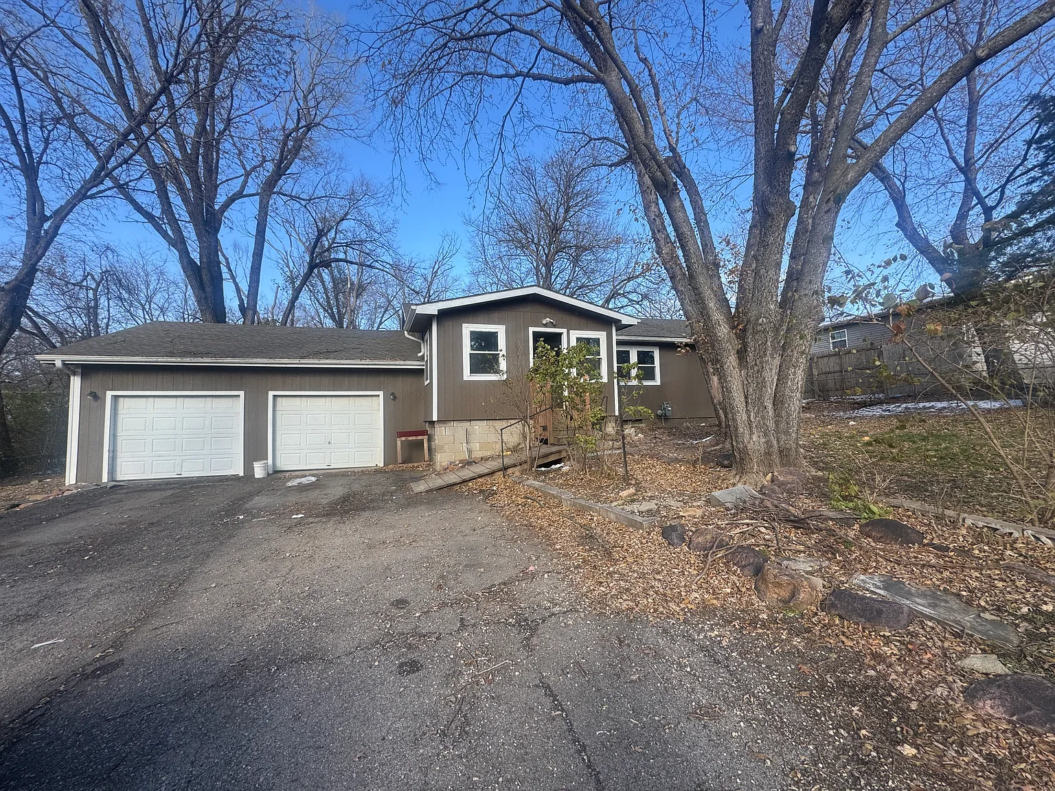 3 bed, 1400 sqft, $1,950 — Photo 1