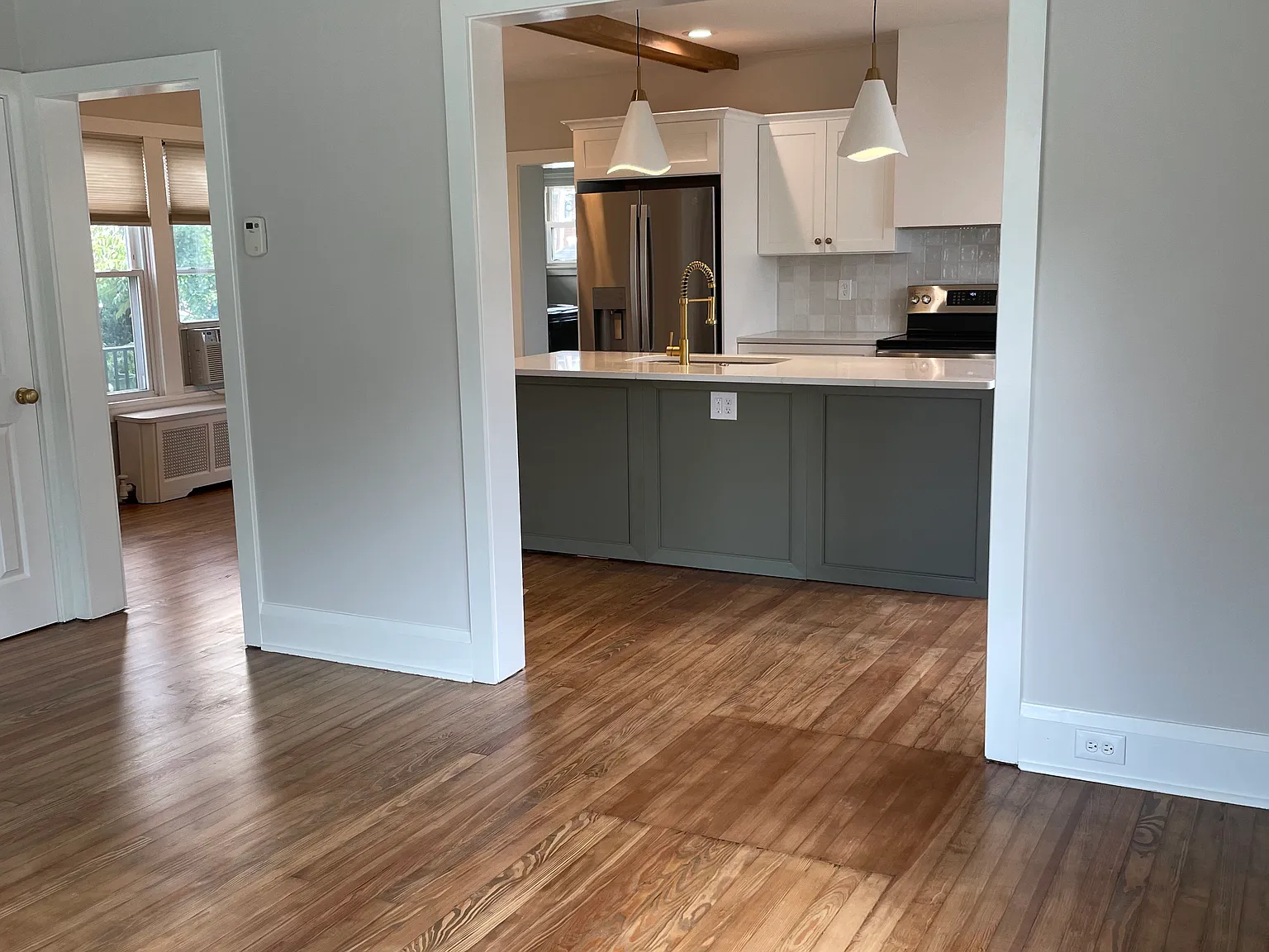 106 W Caracas Ave — Photo 4