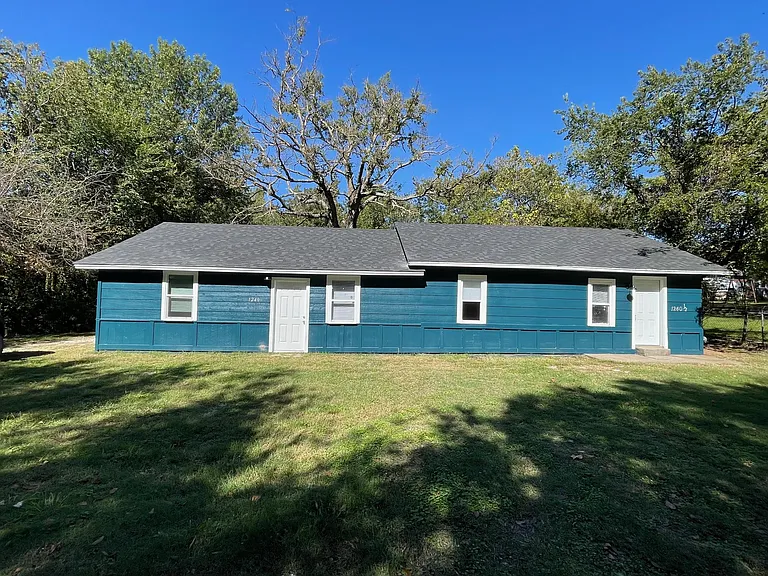 1240 E Fay St — Photo 1