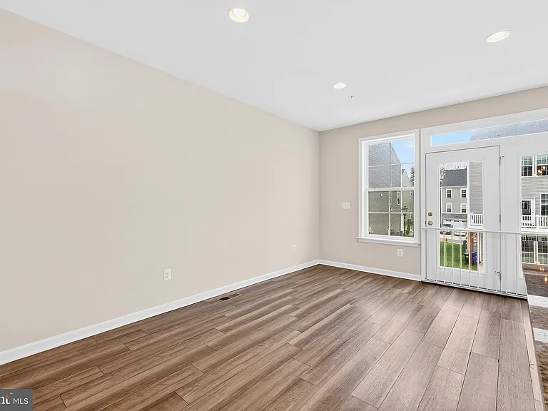 1017 Flester Ln — Photo 10