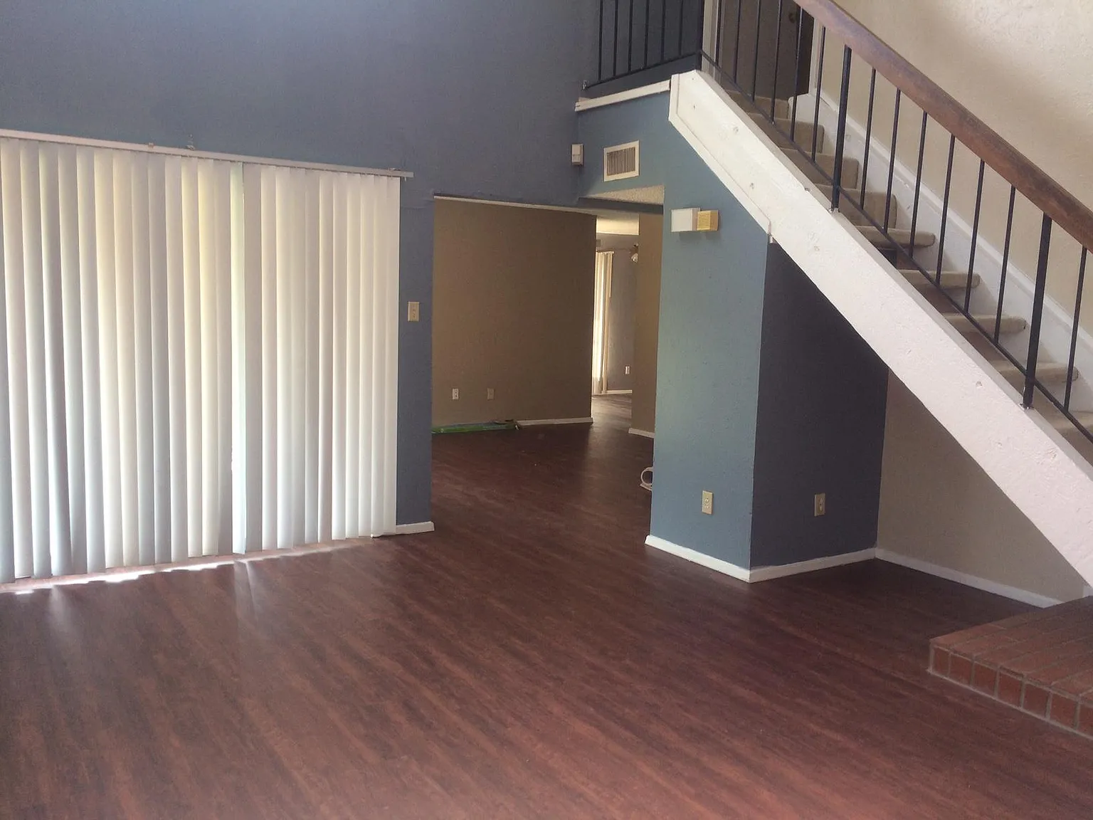 3 bed, 2.5 bath, 1600 sqft, $2,190 — Photo 2
