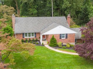 395 Woodcrest Rd, Wayne, PA 19087