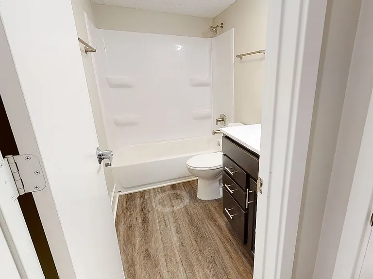 4001 Holdrege St — Photo 11