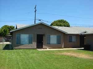 Well Maintained Property w/Large Fenced Grass Lawn