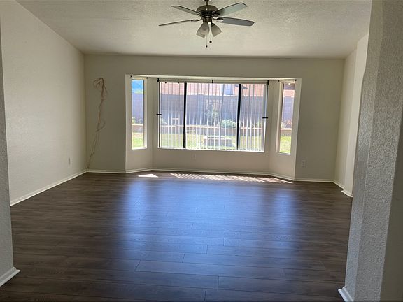 3rd image of 3320 Thunderbird Dr