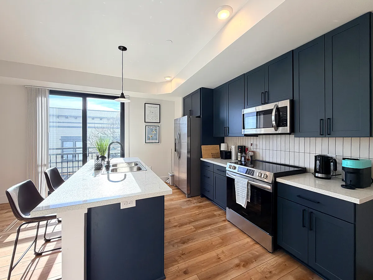 Building Photo - 138 E