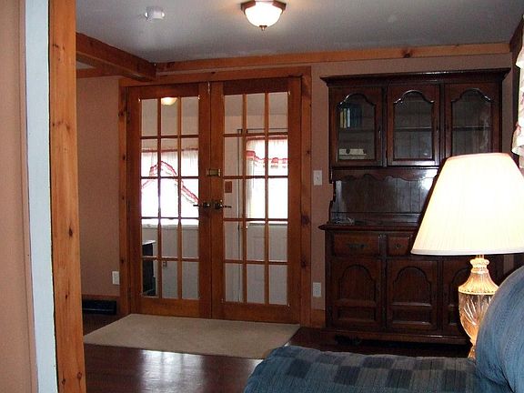 Double livingroom, front entrance - french doors